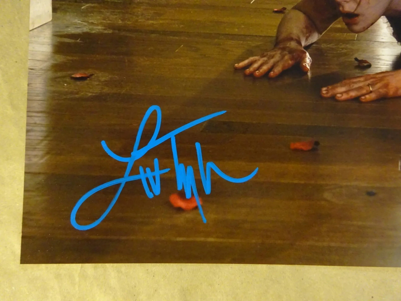 Liv Tyler — Signed Liv Tyler Autographed 11"x14" Photo The Strangers Beckett BAS COA, изображение 3