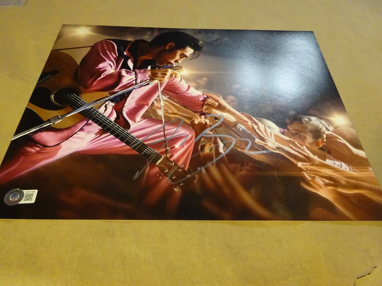 Austin Butler — Signed Austin Butler Autographed 11"x14" Photo Elvis Beckett BAS COA, изображение 2