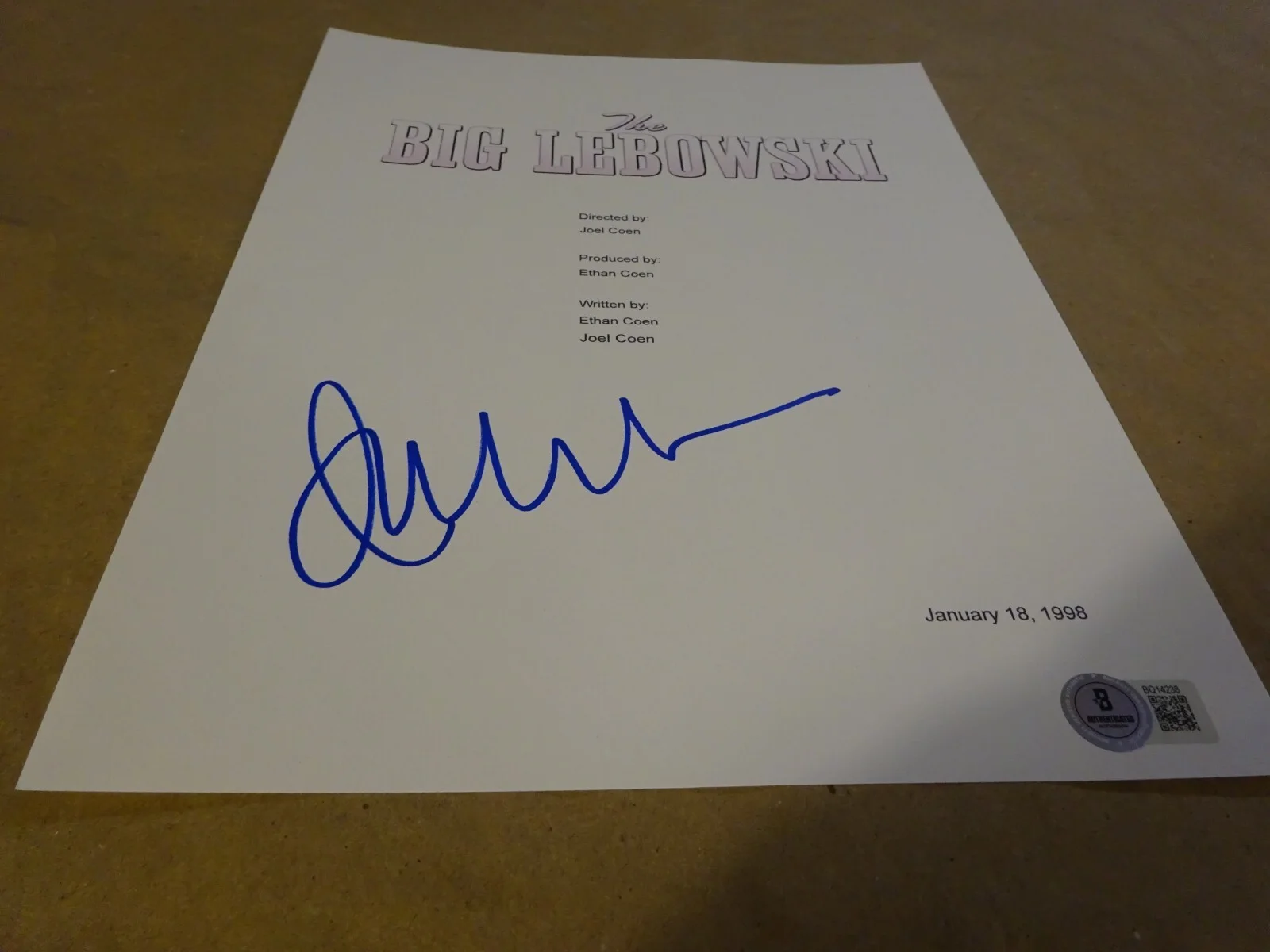 Julianne Moore — Autographed Julianne Moore Signed The Big Lebowski Script Cover Beckett BAS COA, image 2