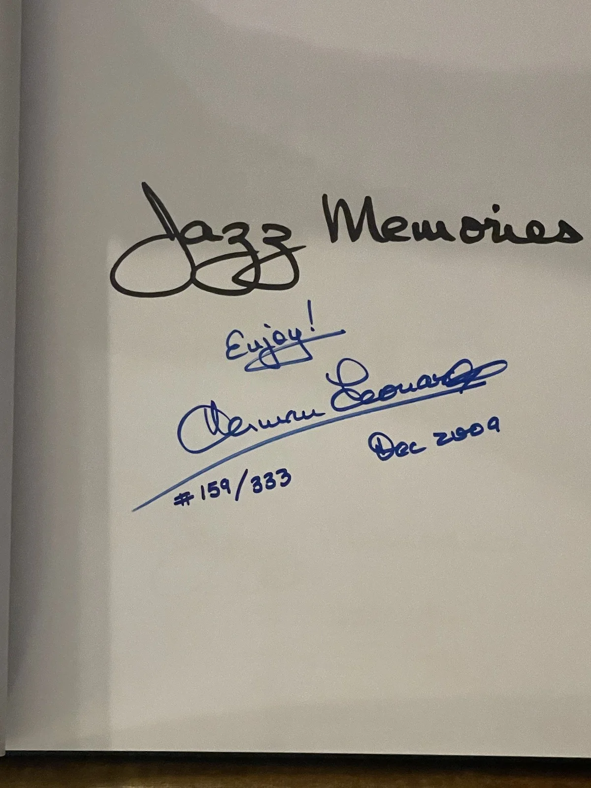 QUINCY JONES, AUTOGRAPHED COPY OF HERMAN LEONARD'S 'JAZZ MEMORIES.' COLLECTOR'S, изображение 3