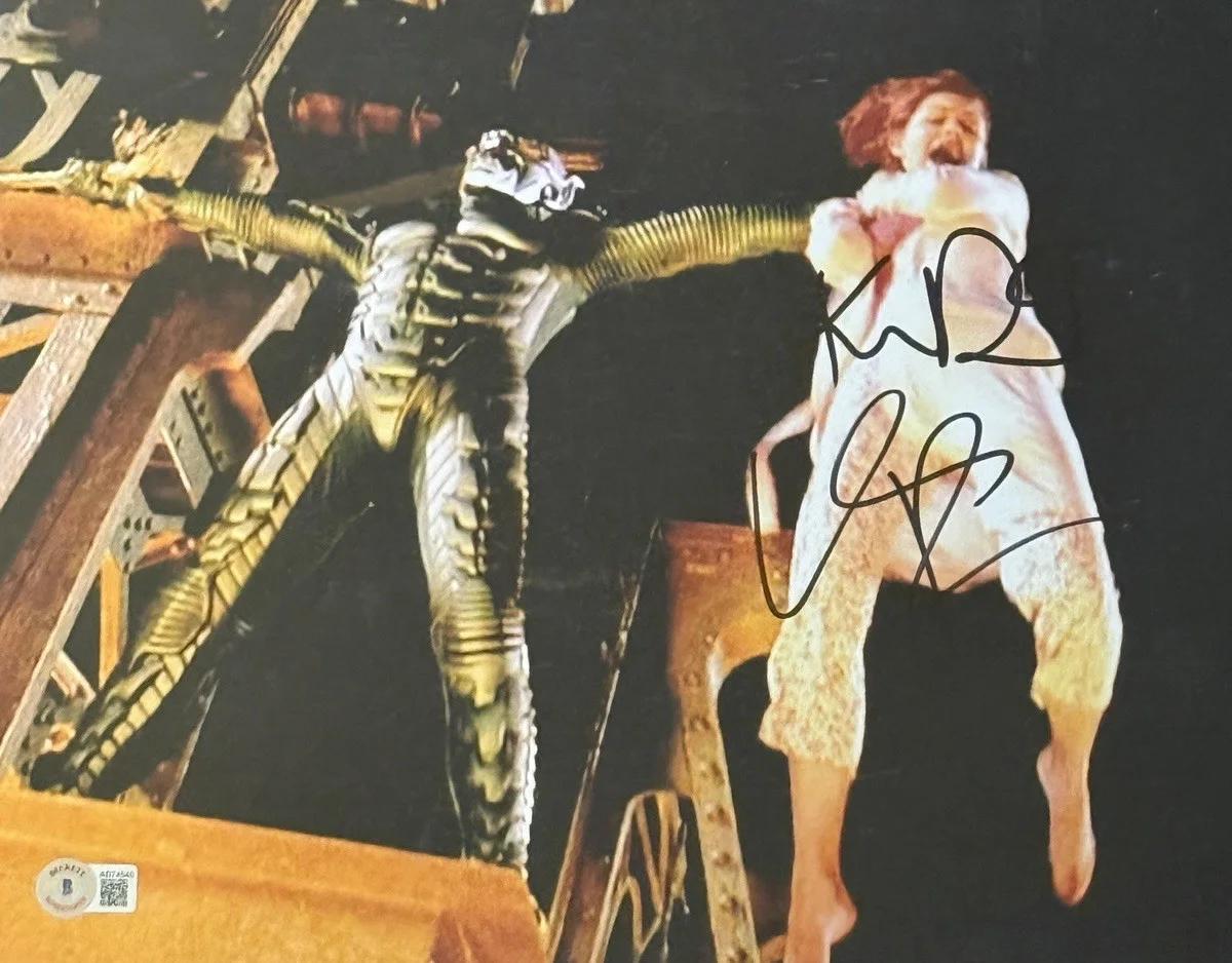 Kirsten Dunst — Kirsten Dunst Willem Dafoe Signed Autographed 11x14 Photo Spider-Man Beckett BAS
