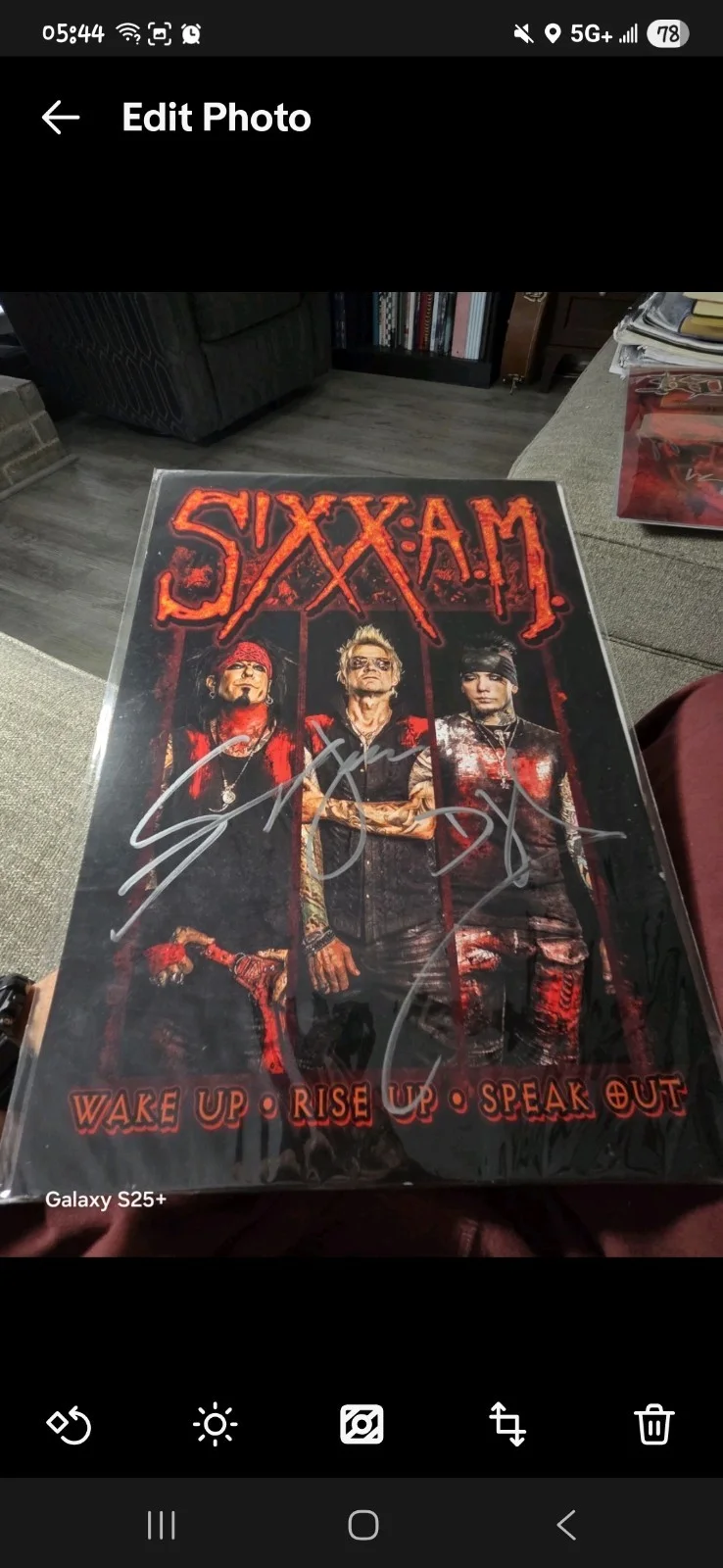 Sixx AM Signed X3 Poster Rock. Motley Crue. Nikki SIXX. DJ ASHBA .GNR, изображение 4