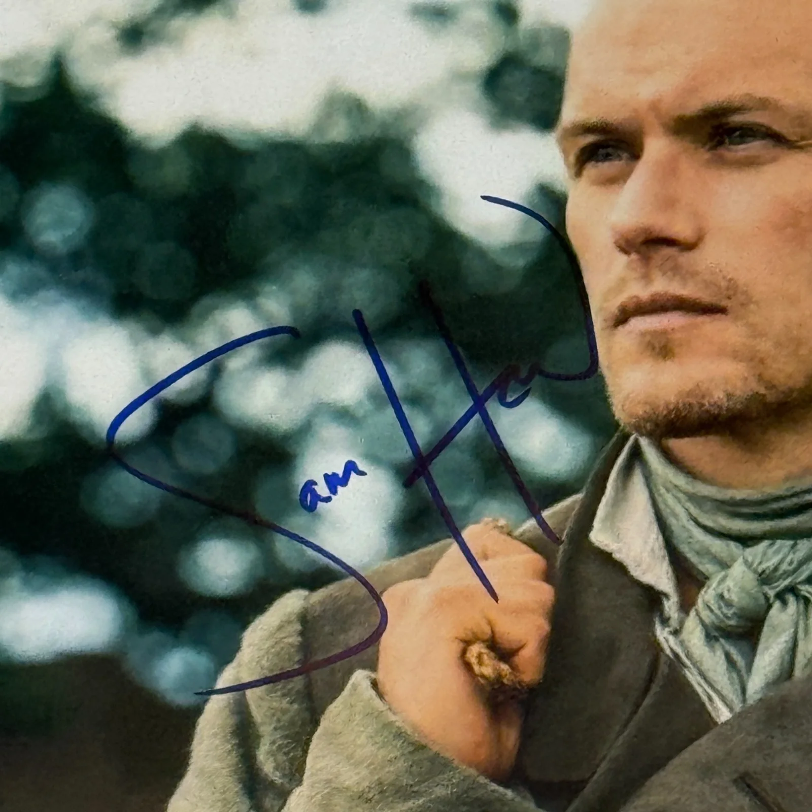 Sam Heughan — OUTLANDER SAM HEUGHAN SIGNED AUTOGRAPHED 8X10 PHOTOGRAPH W/MATCHING HOLOGRAM COA, image 3