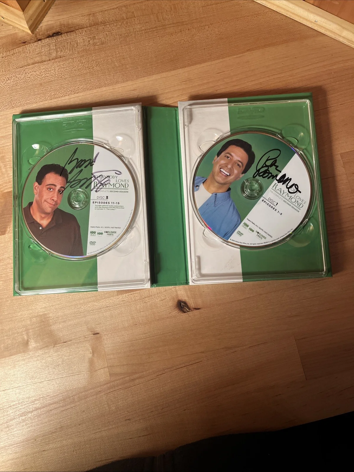 Ray Romano, Brad Garrett — Ray Romano Brad Garrett Signed Everybody Loves Raymond - 5 Disc Season 2, изображение 2