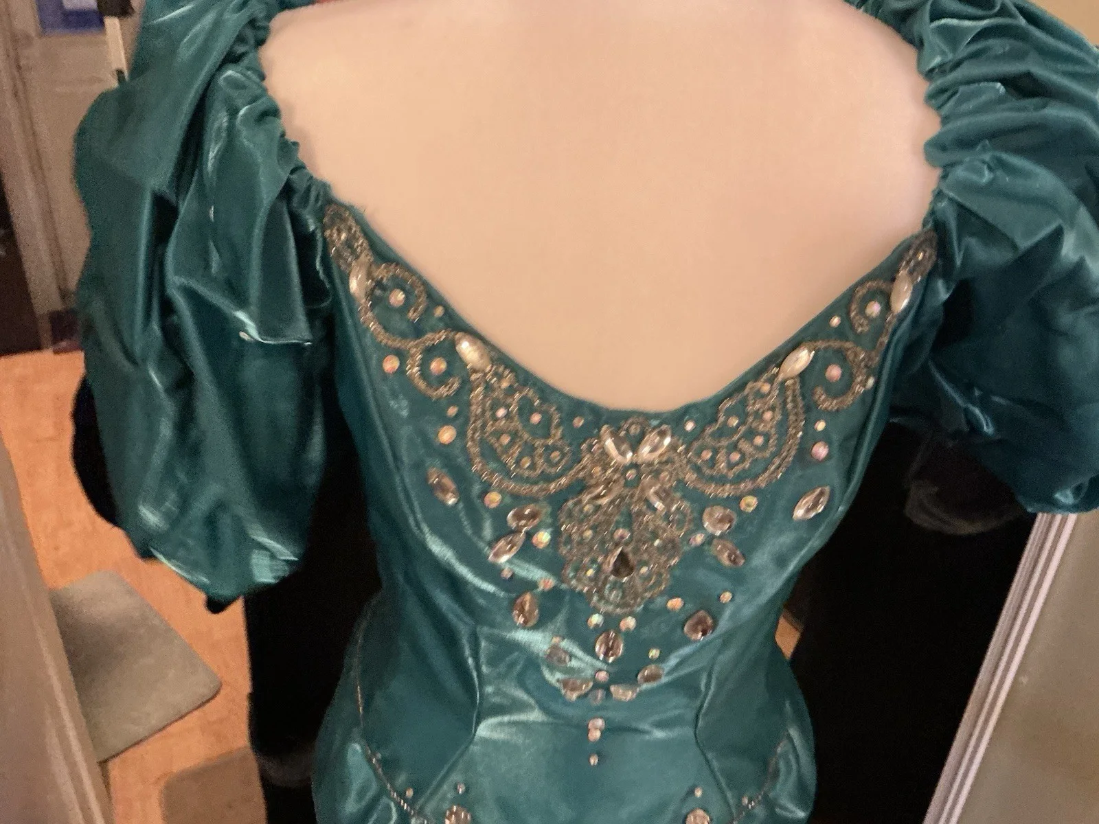 LORETTA LYNN RHINESTONE DRESS SHE WORE AND AUTOGRAPHED OUR QUEEN OF COUNTRY MUS, изображение 2