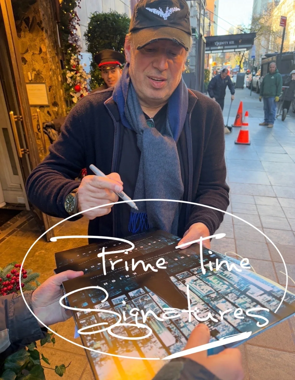 Hans Zimmer — Hans Zimmer Signed Blade Runner 2049 Vinyl Soundtrack Autograph Proof Beckett, image 2