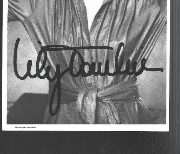 Original hand signed 4 x 6 photo Lily Tomlin, image 2