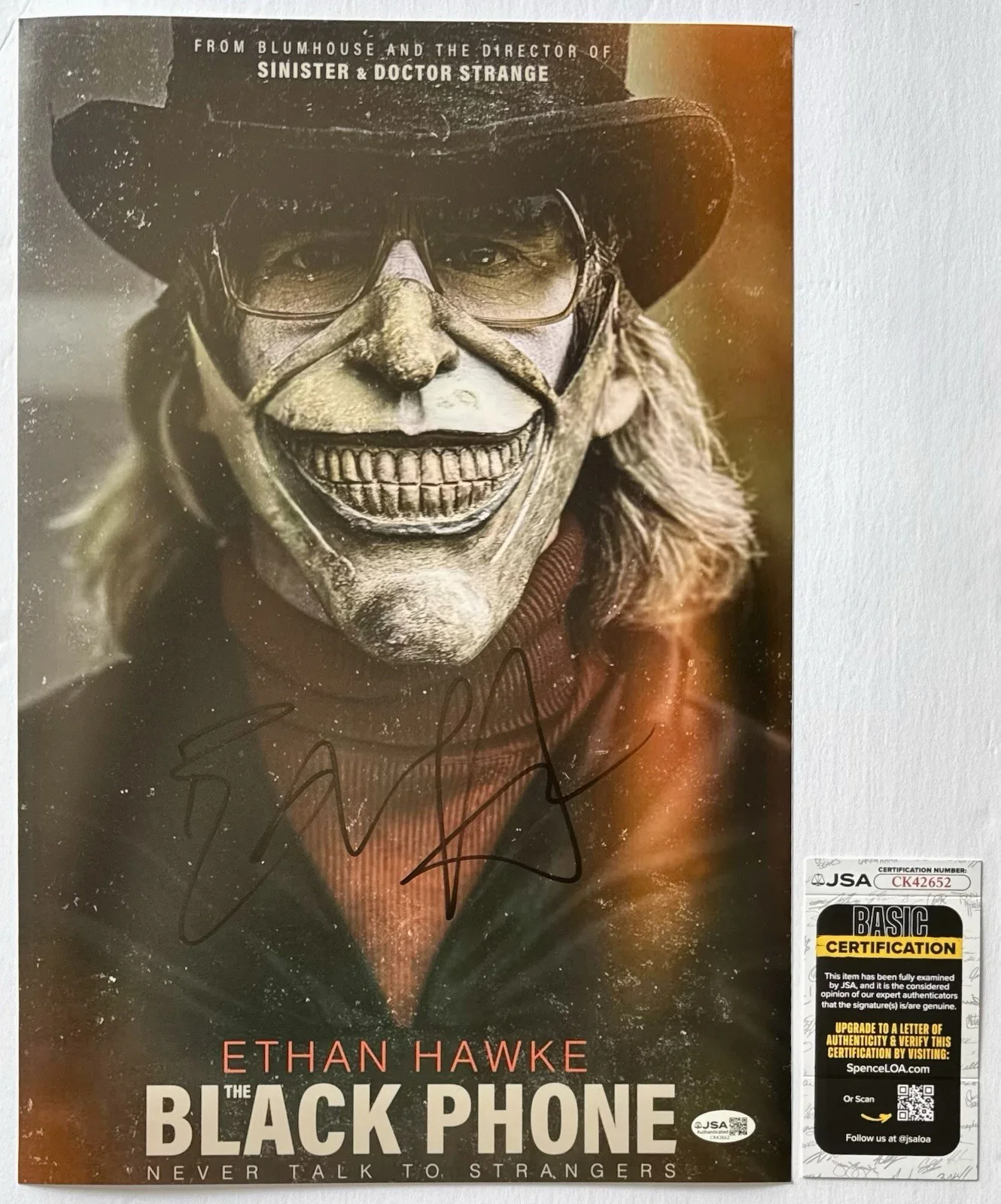 ETHAN HAWKE — ETHAN HAWKE HAND SIGNED AUTOGRAPH "BLACK PHONE" 12X18 MOVIE PHOTO +JSA COA., изображение 2