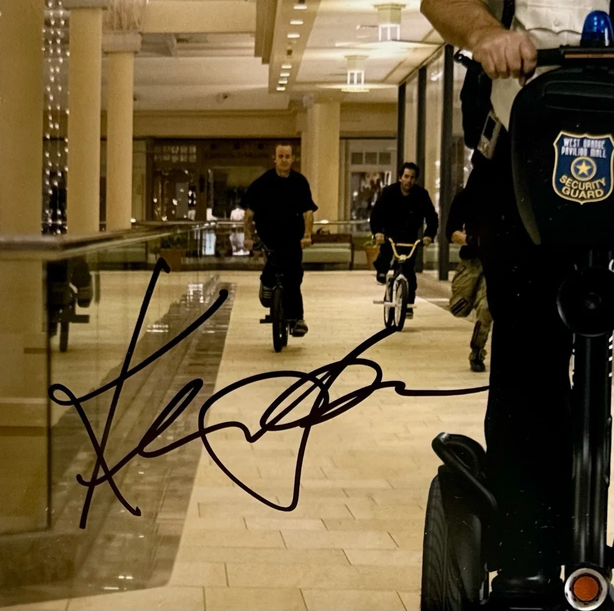 KEVIN JAMES — KEVIN JAMES HAND SIGNED AUTOGRAPH 'PAUL BLART MALL COP' 11X14 PHOTO W/ JSA COA, изображение 5