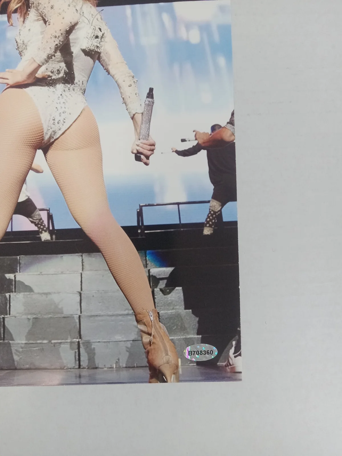 Jennifer Lopez autographed 8x10 photo with COA, image 4