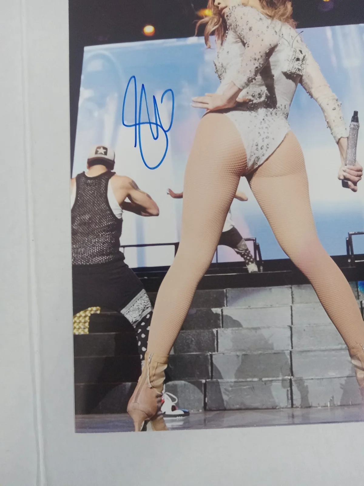Jennifer Lopez autographed 8x10 photo with COA, image 5