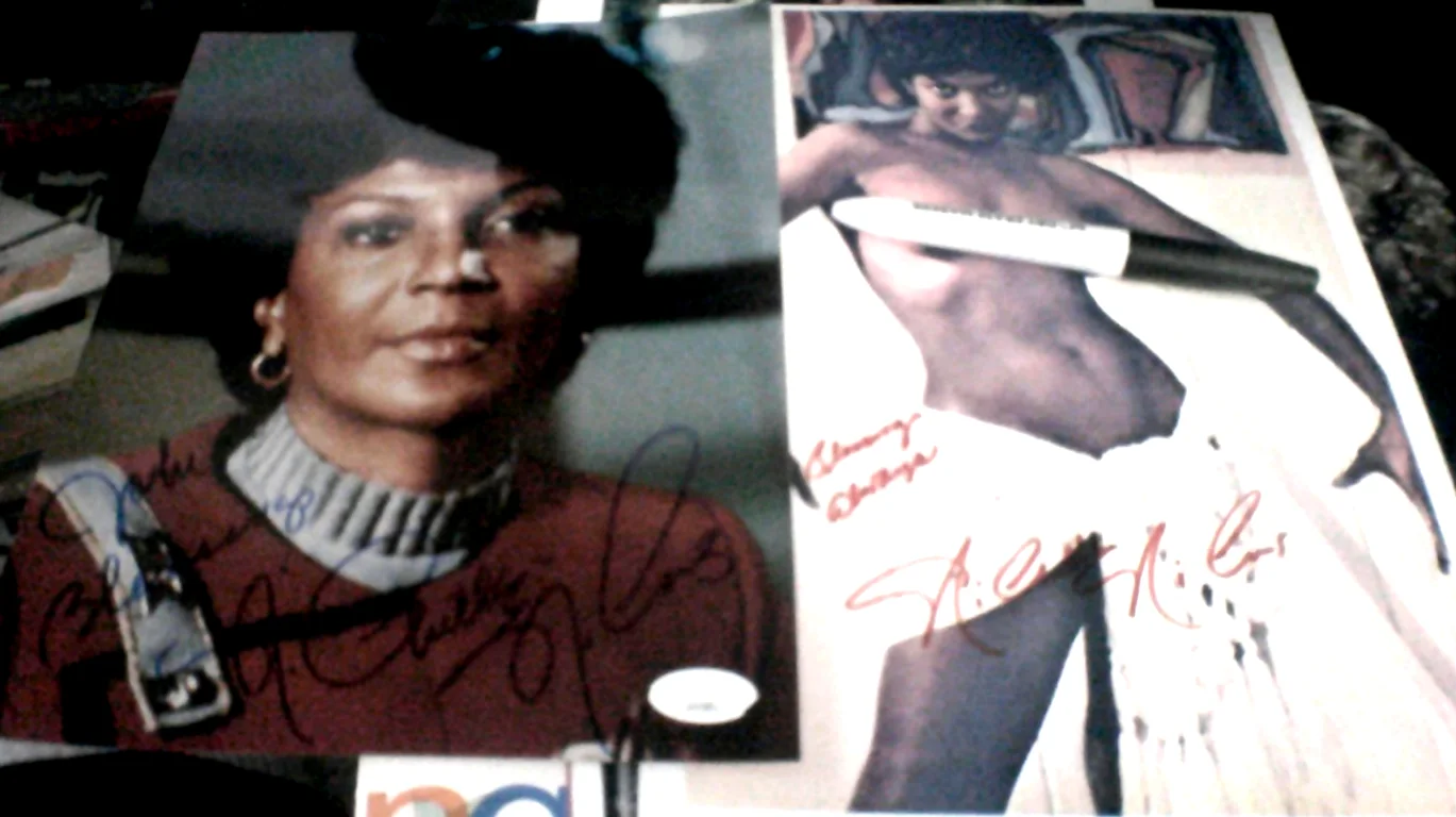 Nichelle Nichols — NICHELLE NICHOLS STAR TREK SIGNED 8X10 COLOR PHOTO UHURA + rare Signed 8x11