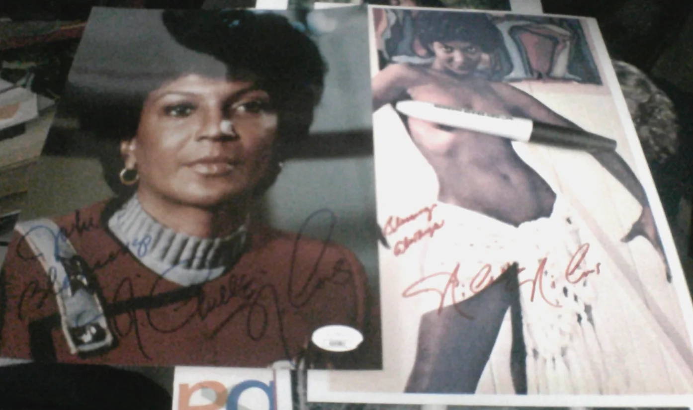 Nichelle Nichols — NICHELLE NICHOLS STAR TREK SIGNED 8X10 COLOR PHOTO UHURA + rare Signed 8x11, изображение 2