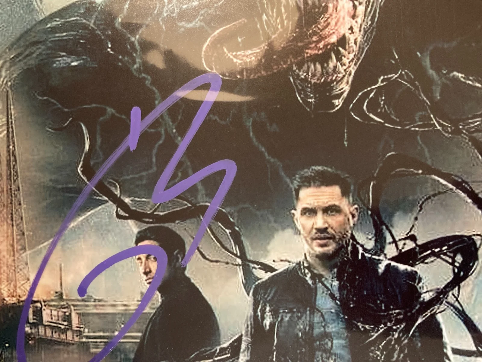 TOM HARDY. "VENOM" Signed 8 x 10 Photo with COA, image 2