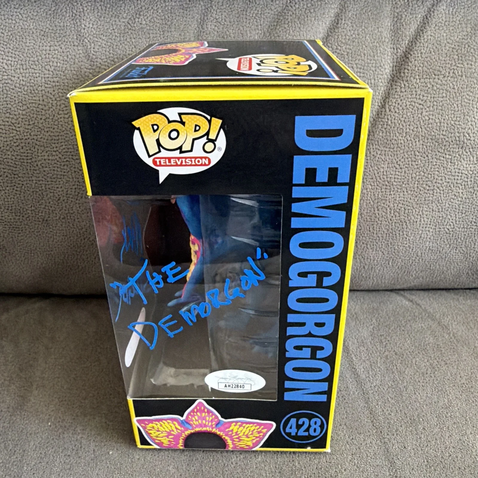 MARK STEGER — MARK STEGER SIGNED DEMOGORGON GLOW IN THE DARK FUNKO POP 428 STRANGER THINGS, изображение 5