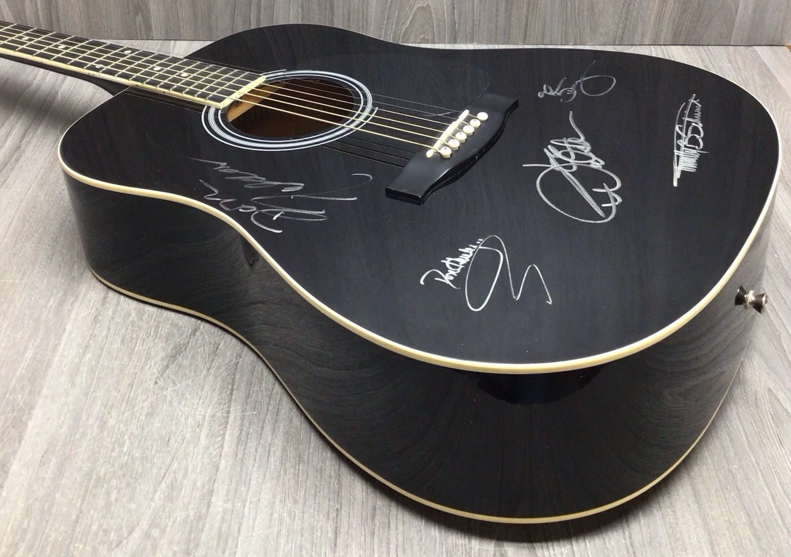 Eleca Black Acoustic Guitar w/ EAGLES Hand Signed Autograph by 5 Members in 2007, изображение 3