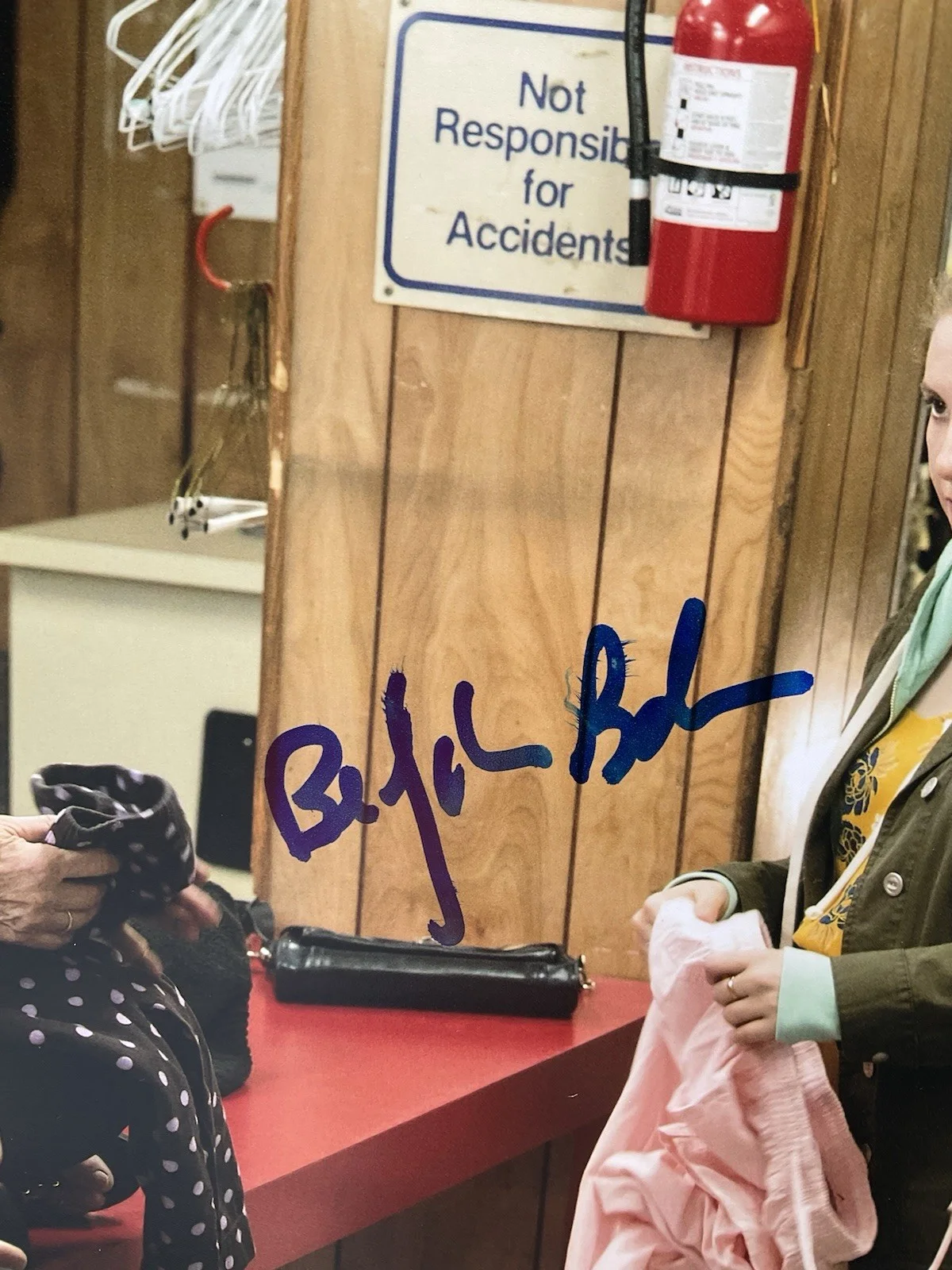 Becky Ann Baker — Becky Ann Baker signed 8x10 Becky Ann Baker signed photo Girls signed 8x10 ACOA, изображение 2