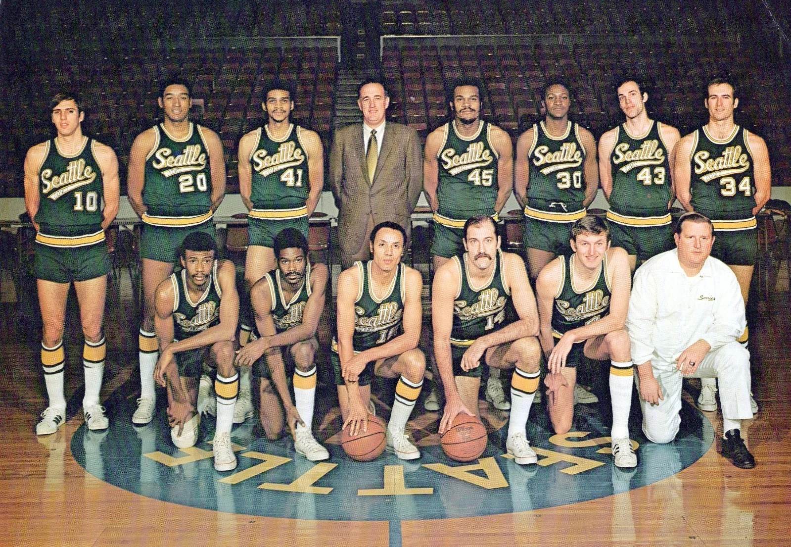 DICK SNYDER "SEATTLE SUPERSONICS" NBA Hand Signed AUTOGRAPHED TEAM PHOTO 1969-70, image 2