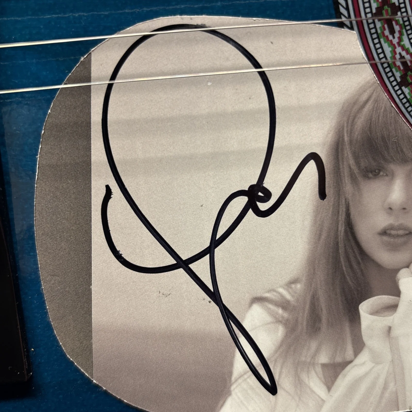 Taylor Swift Autographed Blue Acoustic Guitar Signed JSA Certified COA RARE, изображение 2