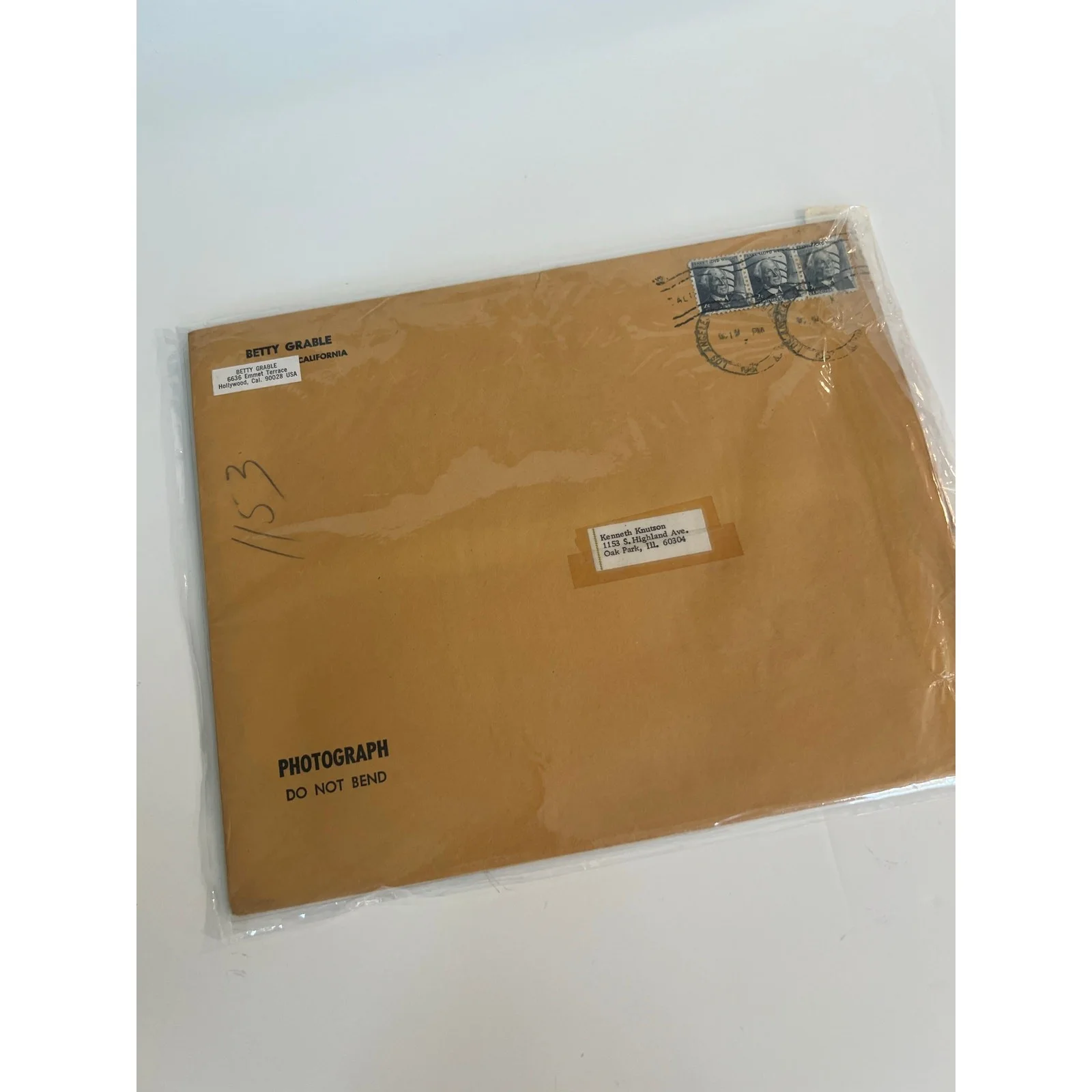 Signed Autographed Photo of Betty Grable w Original Envelope, изображение 5