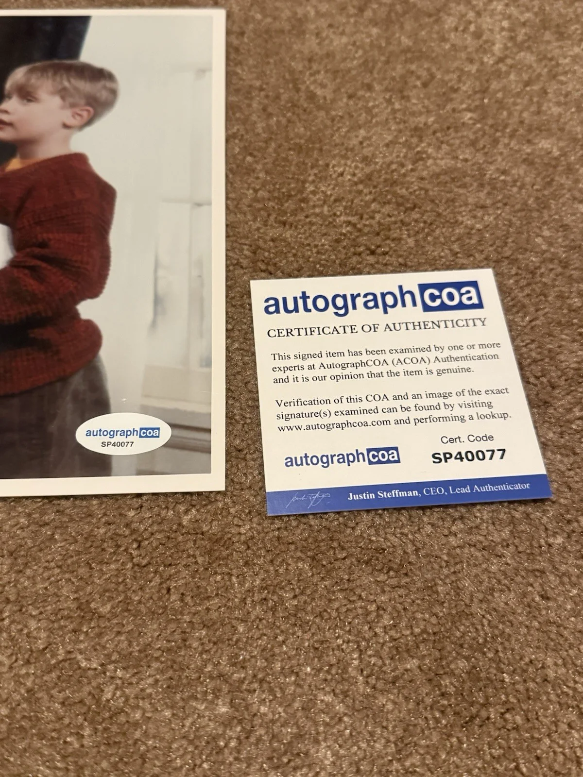 Macaulay Culkin — Kevin McCallister Macaulay Culkin Signed Home Alone 8x10 Photo ACOA COA, image 2