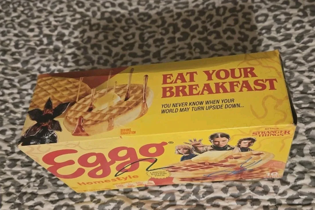 Gaten Matarazzo, Charlie Heaton — Stranger Things Signed Charlie Heaton & Gaten Matarazzo Ego Waffle Box, изображение 3