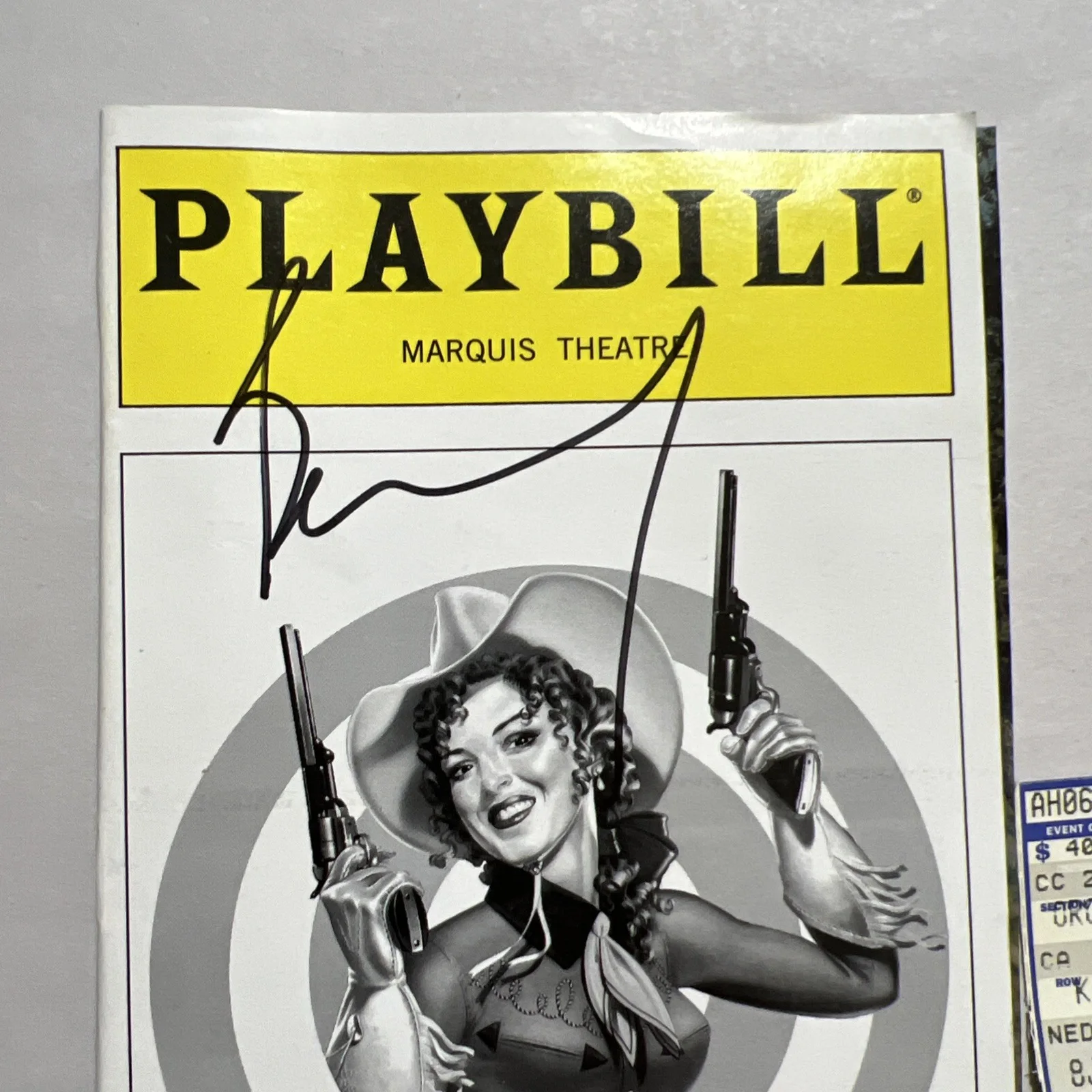 Bernadette Peters, Tom Wopat — PLAYBILL Annie Get Your Gun Signed Bernadette Peters Marquis Theatre June 2000, изображение 2