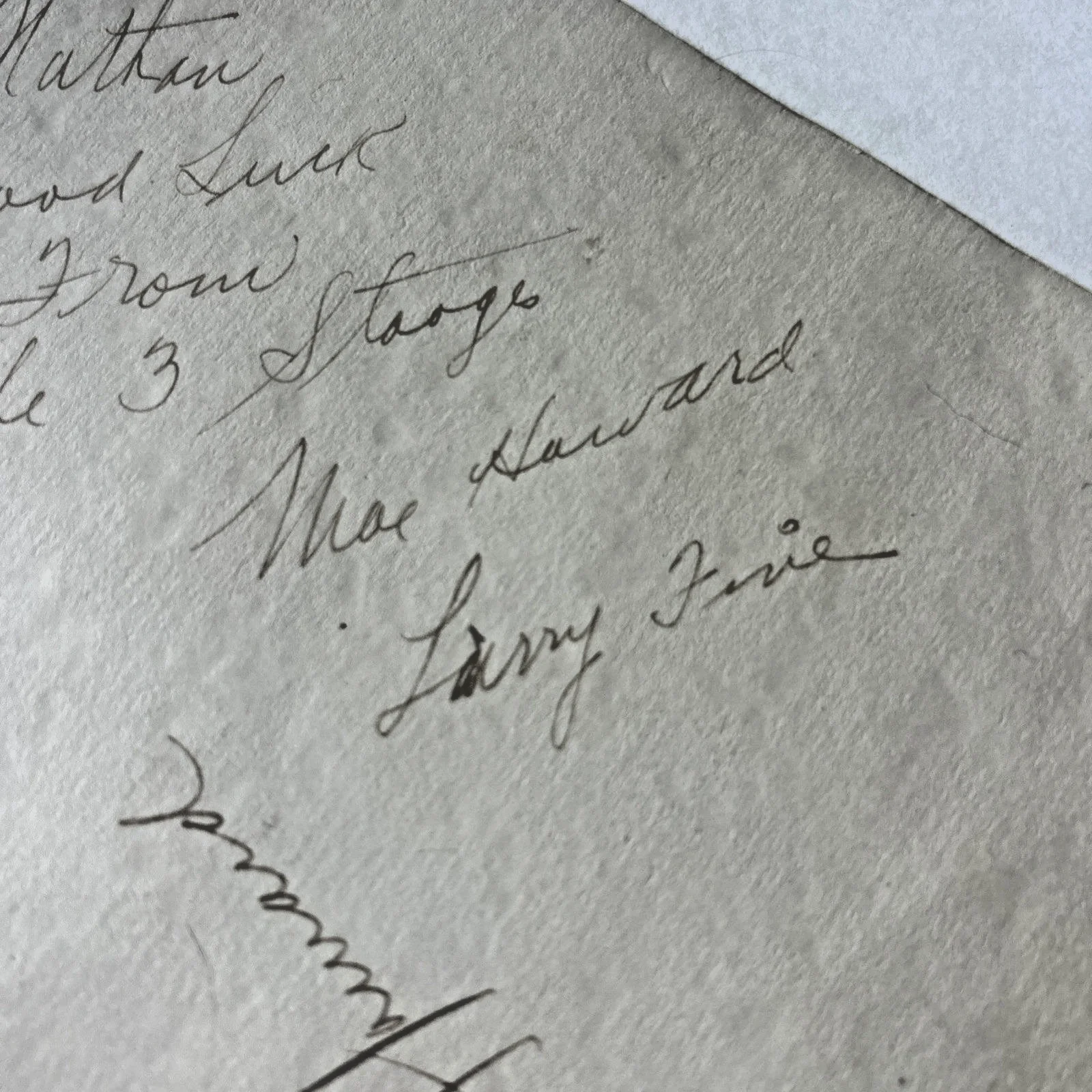 Moe. Larry, Curly -The Three Stooges — VTG Three Stooges Autographed Page Cut Moe Howard-Larry Fine-Curly Howard- COA, изображение 3