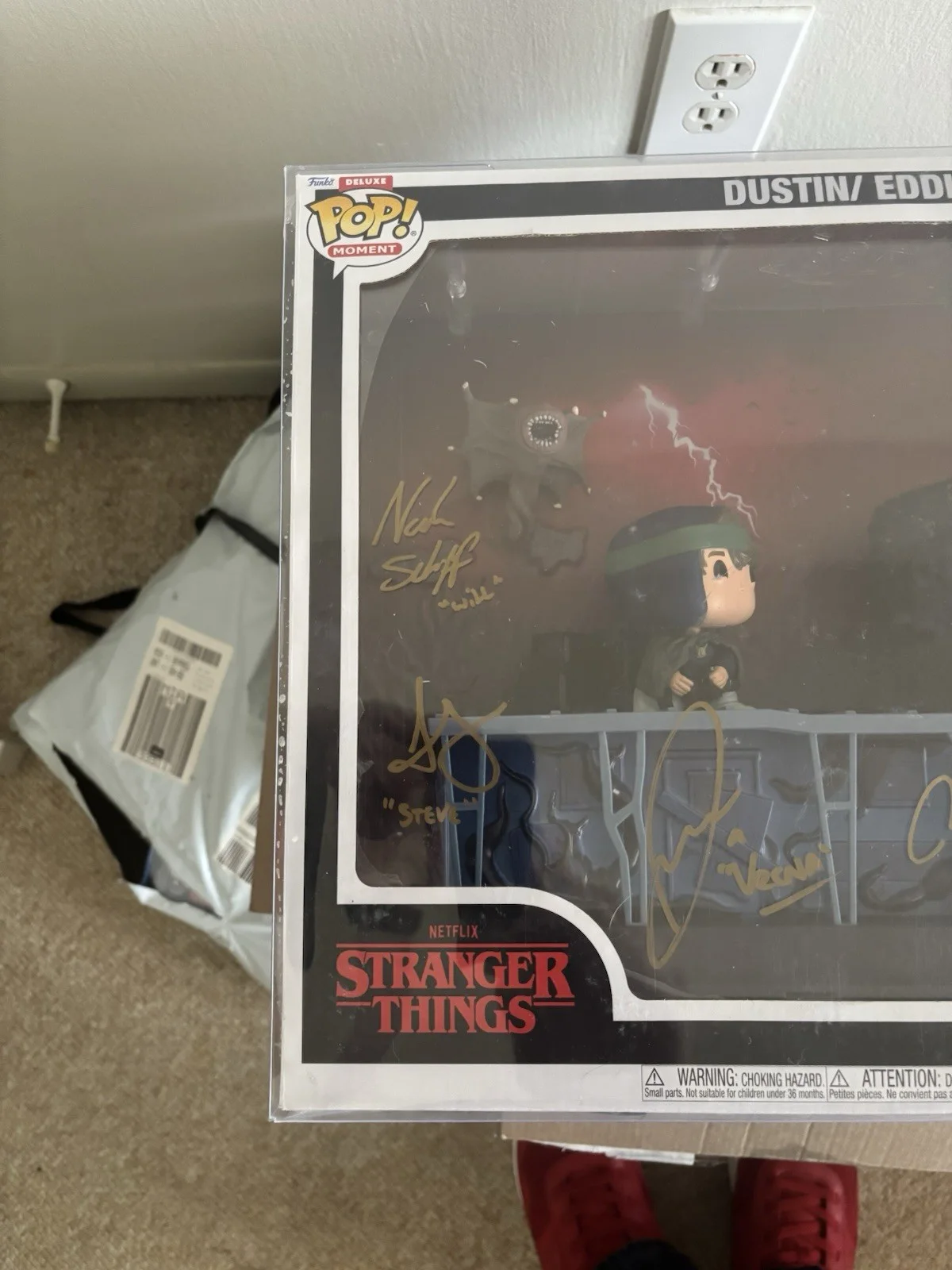 Neil, Steve, Vecna, Jonathan, Robin, Nancy — Funko Pop Stranger Things Dustin/Eddie/Demobats Signed Collectible Figure, изображение 3