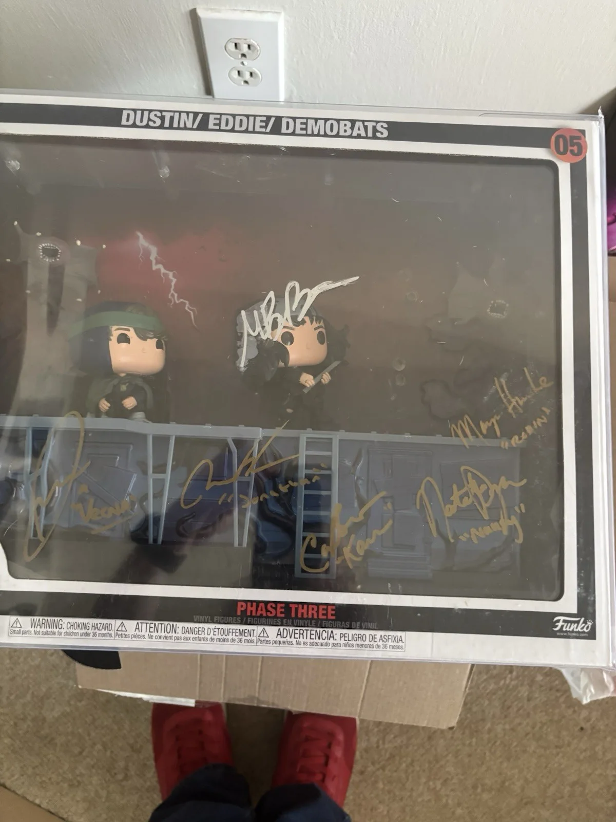 Neil, Steve, Vecna, Jonathan, Robin, Nancy — Funko Pop Stranger Things Dustin/Eddie/Demobats Signed Collectible Figure, изображение 4