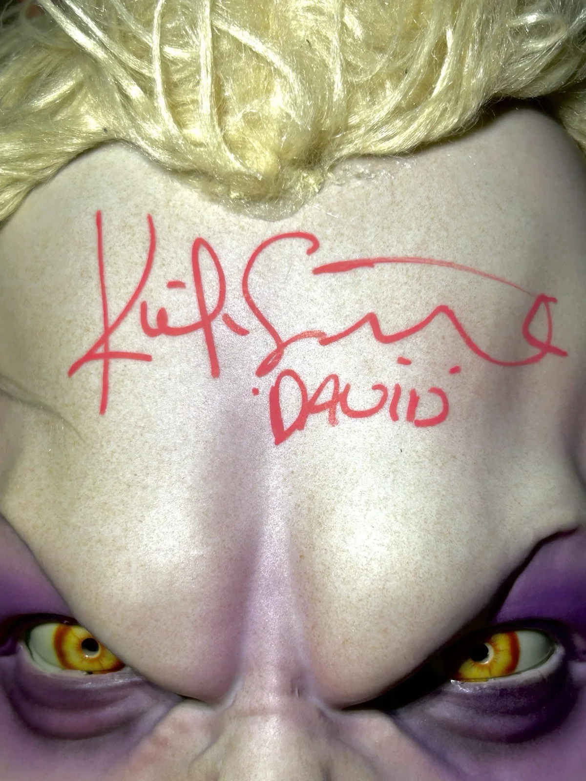 Kiefer Sutherland — Kiefer Sutherland Signed The Lost Boys Trick Or Treat Mask “David” (JSA COA), image 2
