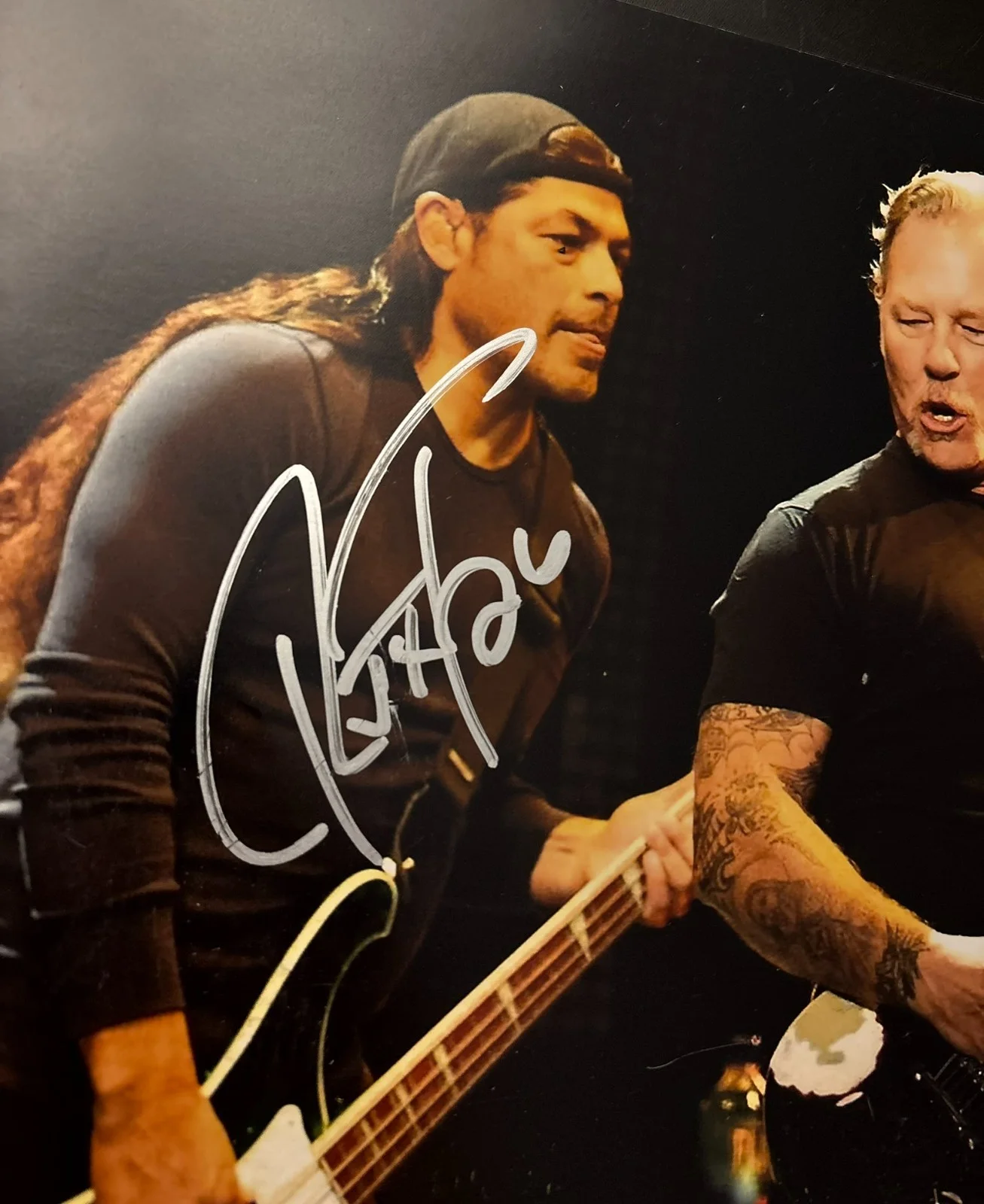 GFA Metallica Band Bassist * ROBERT TRUJILLO * Signed 11x14 Photo PROOF COA, изображение 3