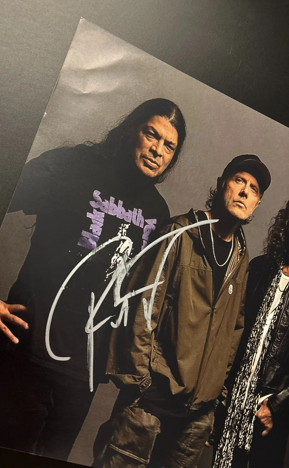 GFA Metallica Band Bassist * ROBERT TRUJILLO * Signed 11x14 Photo PROOF COA, изображение 3