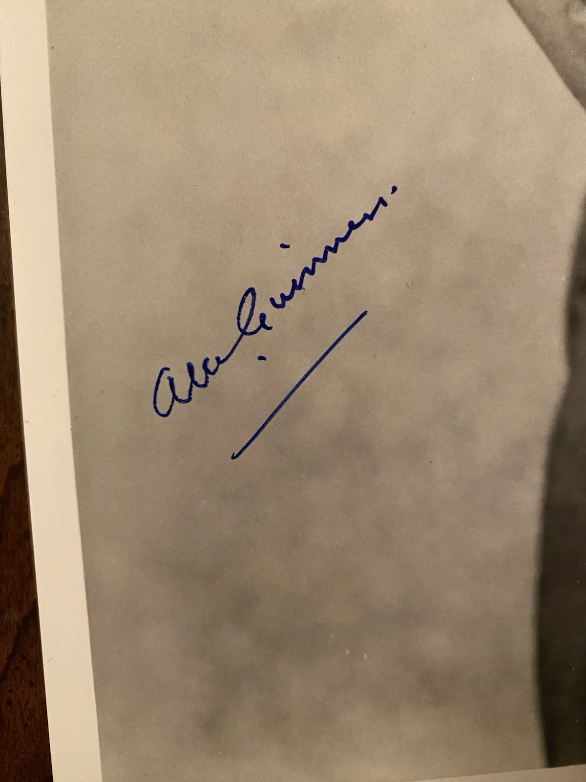 Alec Guinness — Alec Guinness Signed Autographed Photo w/ COA Bridge On The River Kwai Star Wars, изображение 2