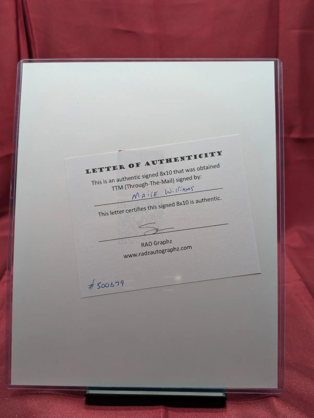 MAISIE WILLIAMS — MAISIE WILLIAMS Signed 8x10 Photograph Hologram COA, image 2