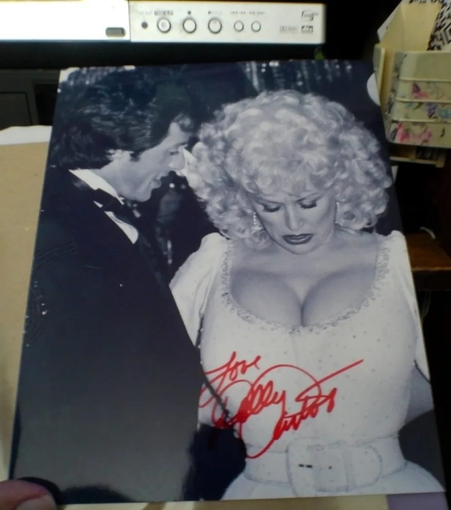 Dolly Parton — Dolly Parton 8x11 BXW SIGNED PHOTO + COA, image 2
