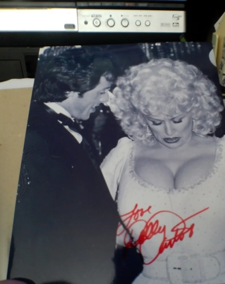Dolly Parton — Dolly Parton 8x11 BXW SIGNED PHOTO + COA, image 3