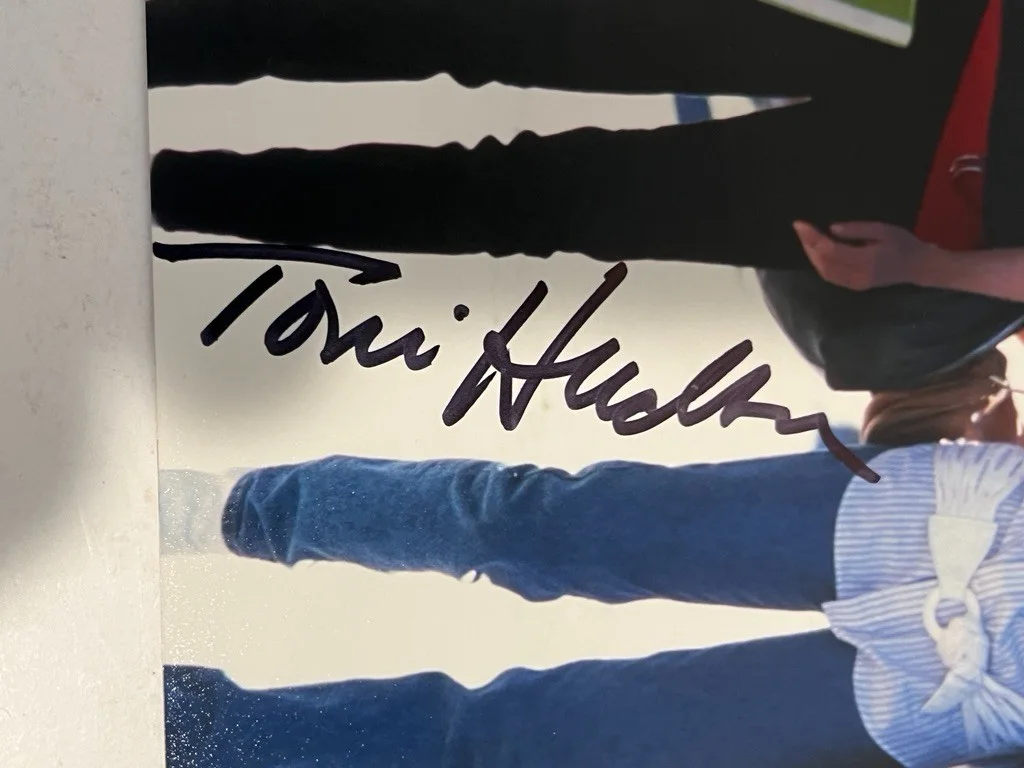 Toni Hudson Hand Signed 8x10 Photo Just on of the Guys, изображение 2