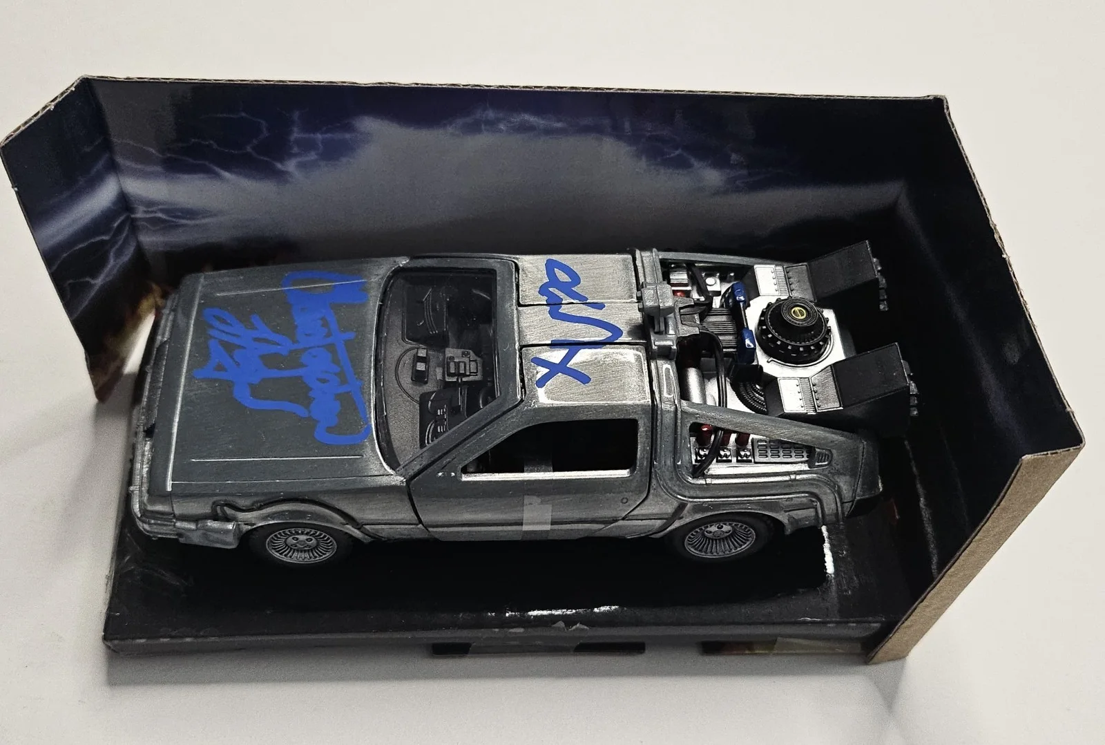 Michael J. Fox, Christopher Lloyd — Michael J Fox Christopher Lloyd Signed Back To The Future 1:32 Delorean COA, image 4