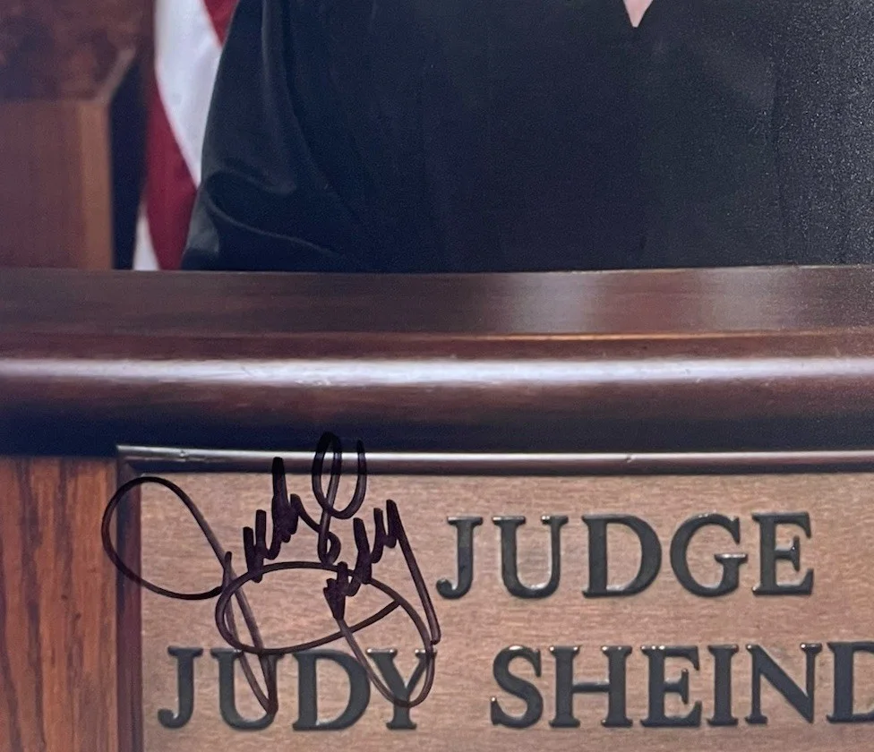 Judy Sheindlin — Judy Sheindlin Hand Signed 8x10 Photo Authentic Judge Judy, image 2