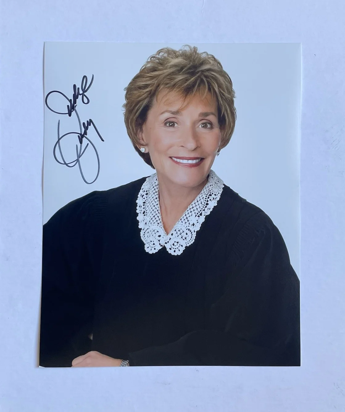 Judy Sheindlin — Judy Sheindlin Hand Signed 8x10 Photo Authentic Judge Judy