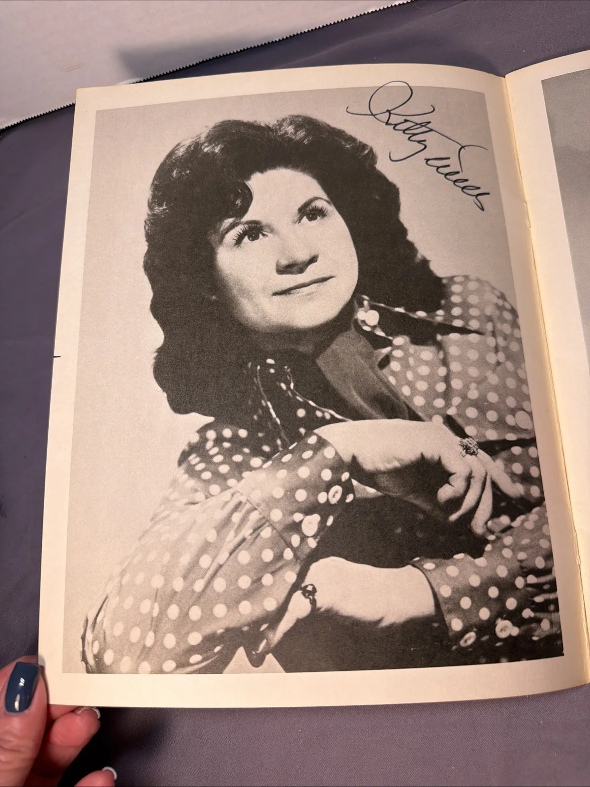 Stars Of Opryland USA - Autograph Book Kitty Wells And Johnny Wright, изображение 2