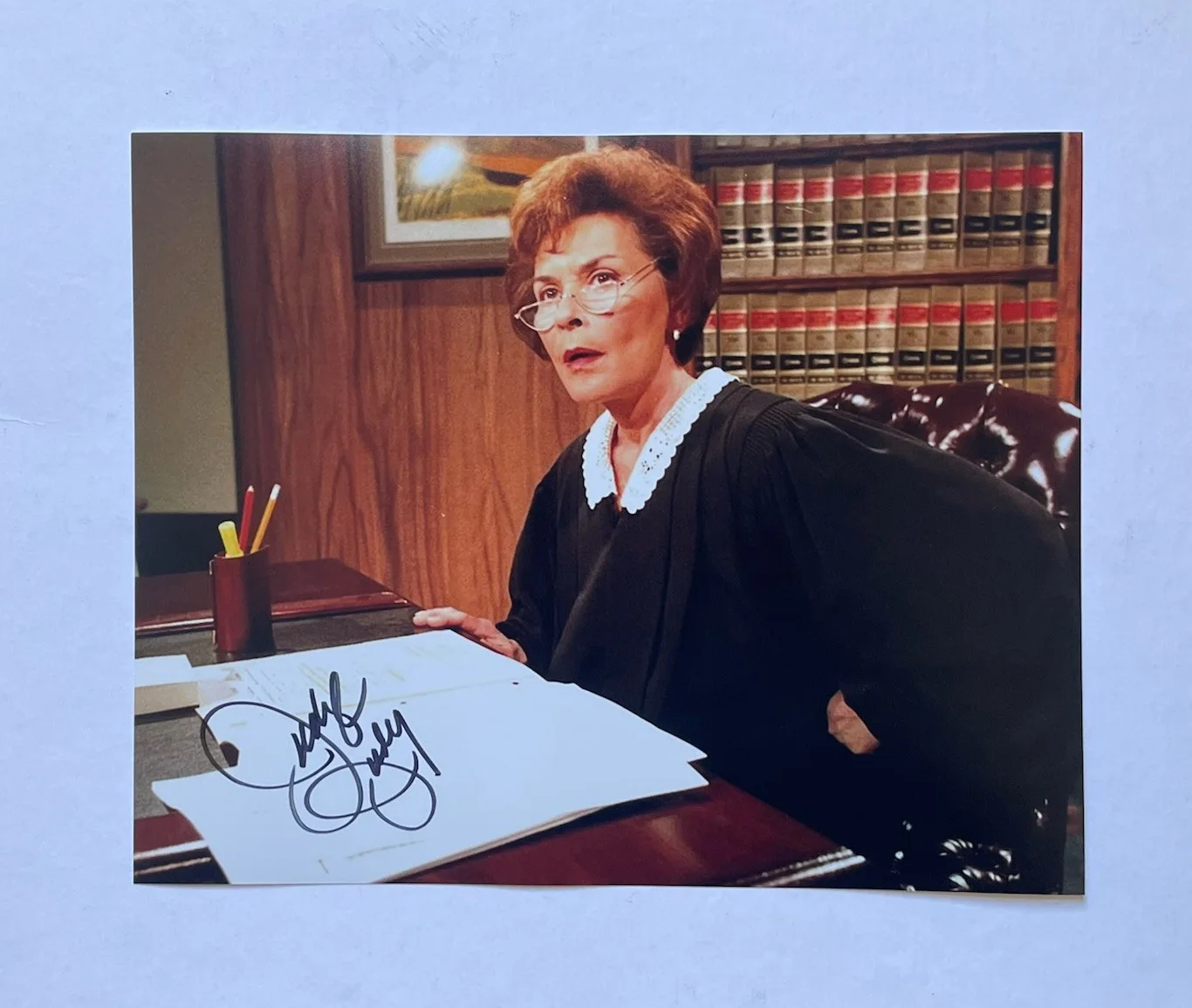 Judy Sheindlin — Judy Sheindlin Hand Signed 8x10 Photo Authentic Judge Judy