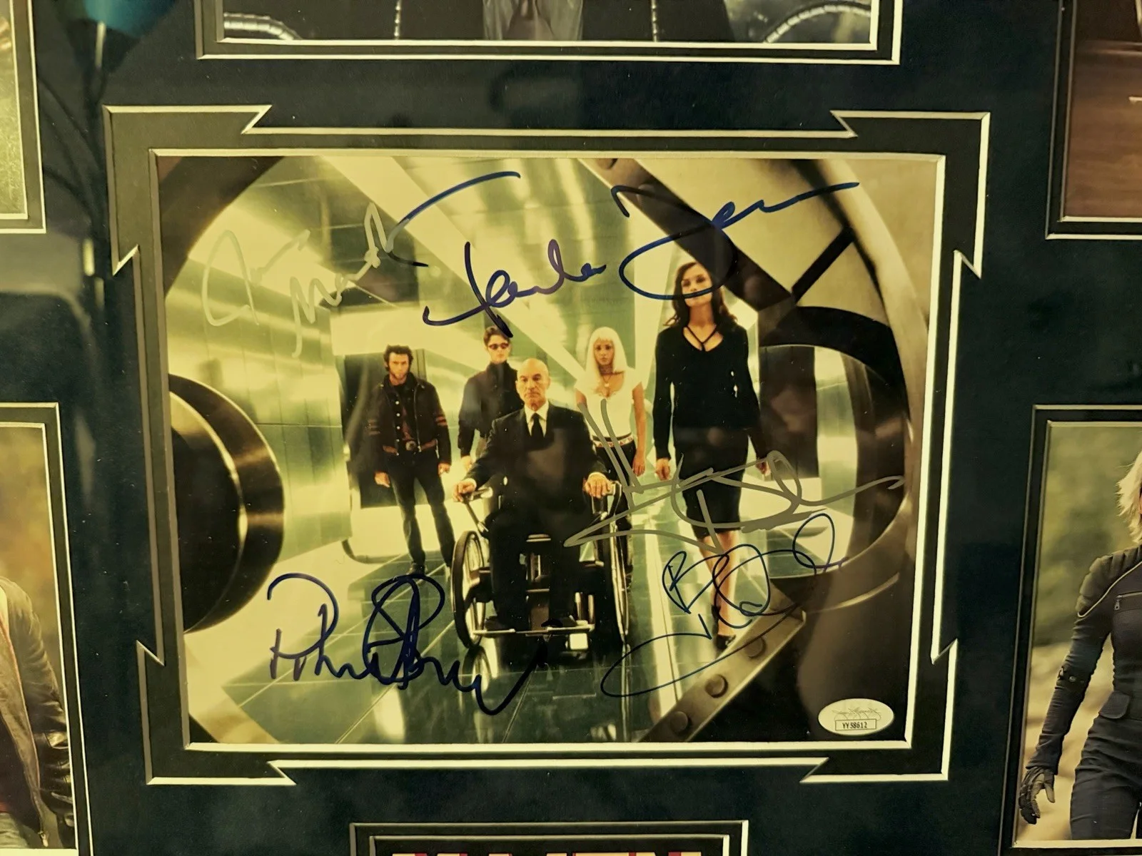 Patrick Stewart, Hugh Jackman, Halle Berry — X-Men Cast Patrick Stewart Halle Berry Hugh Jackman +2 Signed JSA Framed, image 2