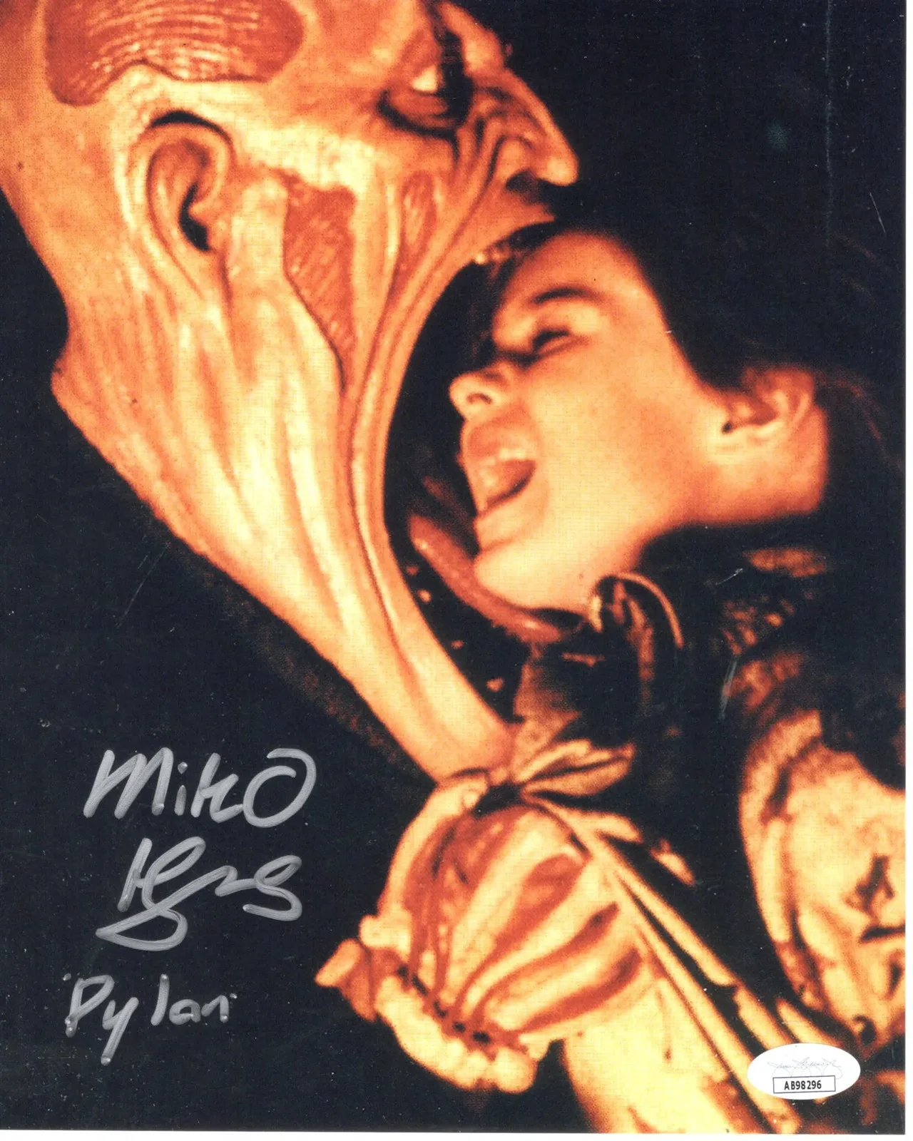 Miko Hughes — Miko Hughes signed 8x10 Photo Dylan Porter Wes Craven's New Nightmare JSA