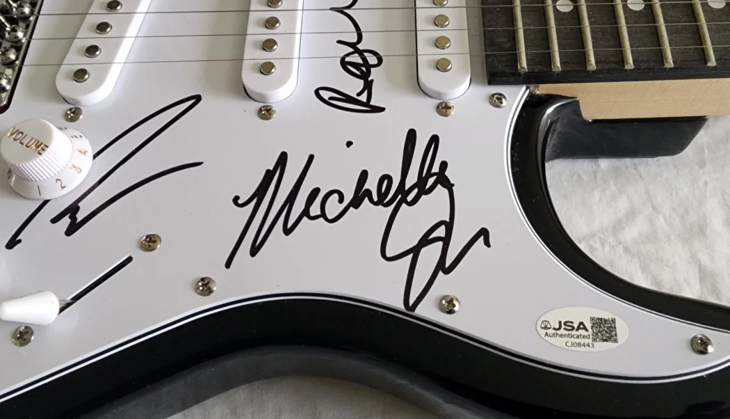 Cannons Signed Band Guitar Paul Davis Ryan Clapman Michelle Joy JSA CJ08443, изображение 3