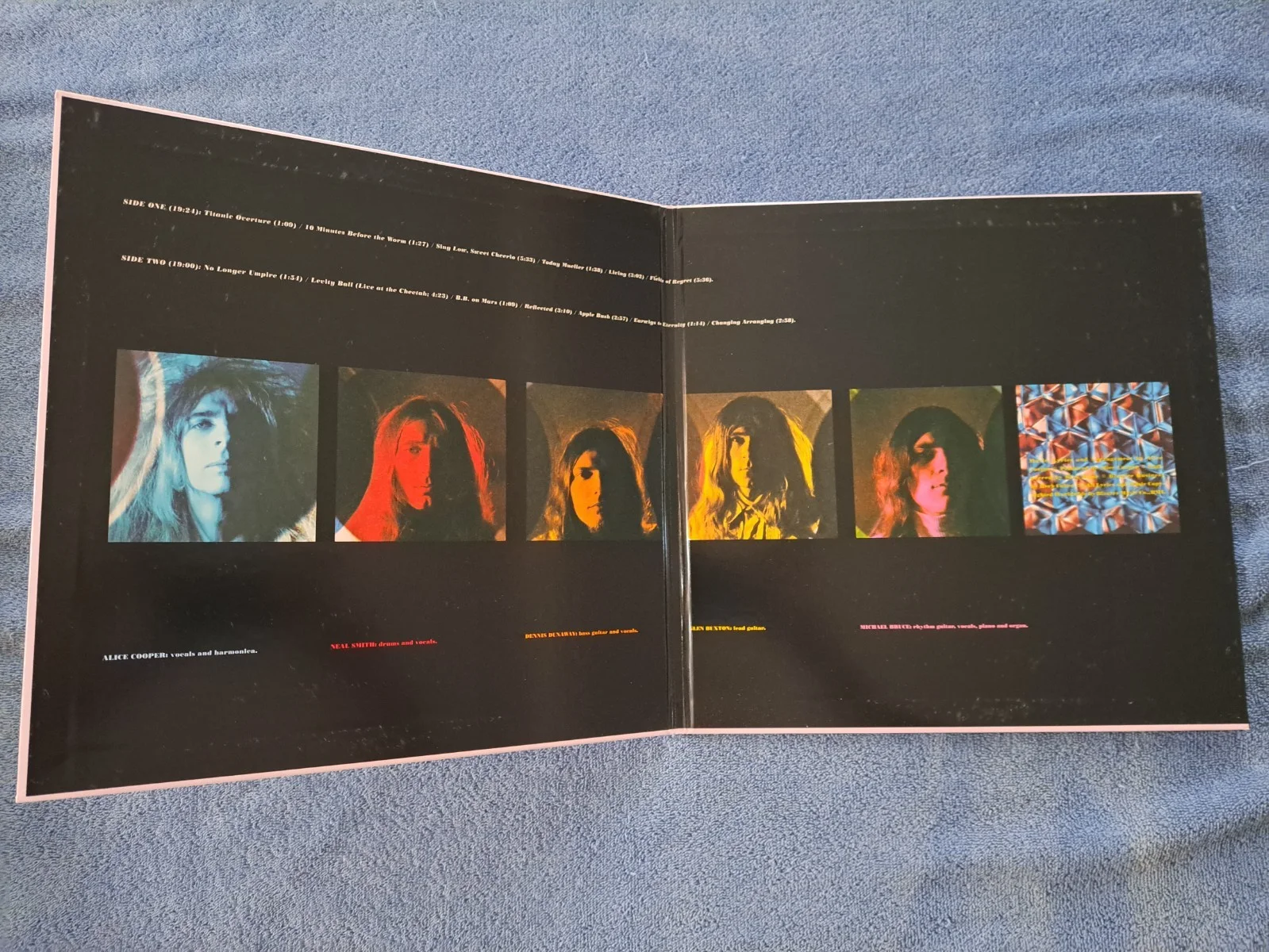 ALICE COOPER SIGNED BRAND NEW PRETTIES FOR YOU LP VINYL ALBUM JSA COA, изображение 2