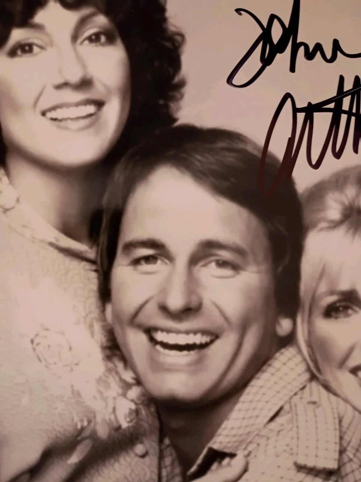 John Ritter — John Ritter Threes Company Signed 8x10 COA W/Matching Numbered Sticker, image 2