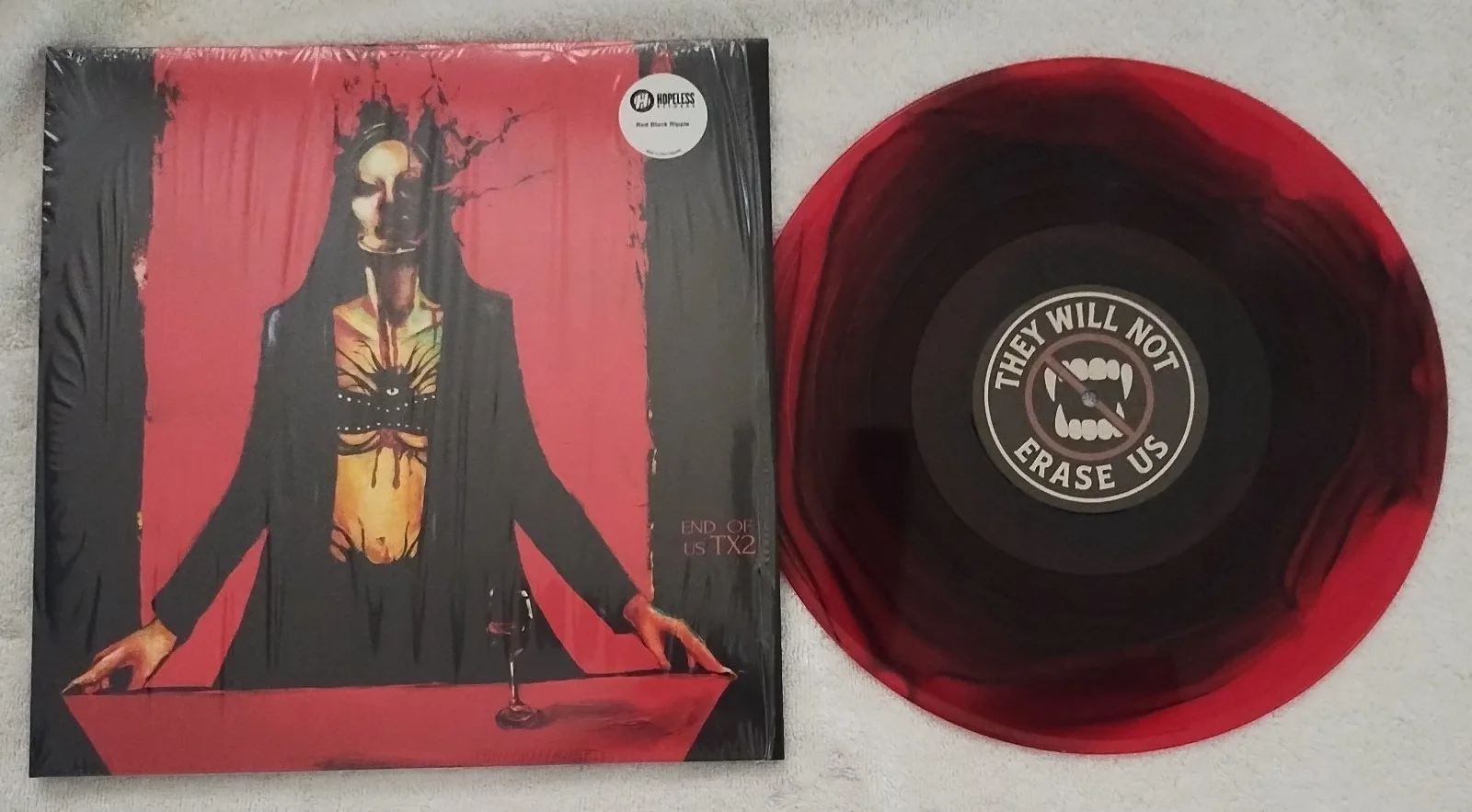 TX2 SIGNED END OF US ALBUM ART FLAT RED BLACK RIPPLE VINYL LIMITED EDITION COA, изображение 2
