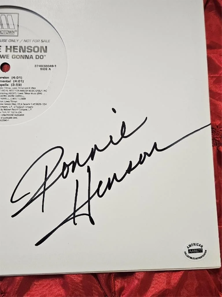 RONNIE HENSON HAND SIGNED AUTOGRAPH RECORD ALBUM COVER WHAT ARE WE GONNA DO COA, изображение 2